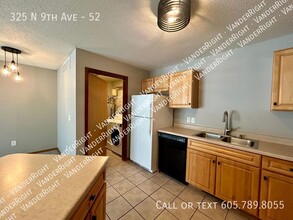 325 9th Ave in Brandon, SD - Building Photo - Building Photo