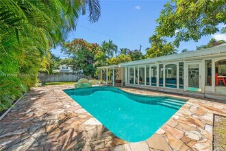 4255 Lennox Dr in Miami, FL - Foto de edificio - Building Photo