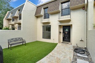 9823 SW 93rd Terrace in Miami, FL - Building Photo