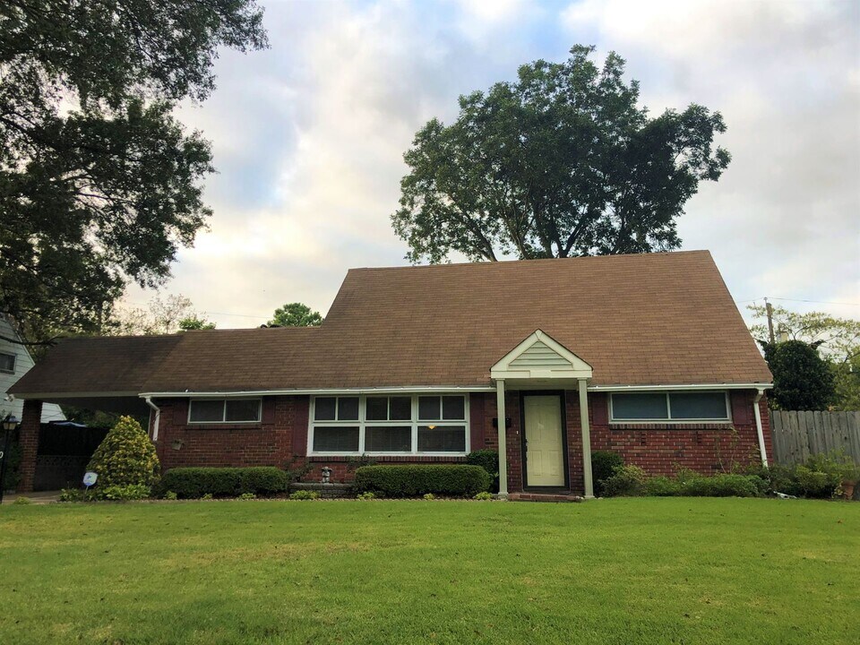 1820 Hartford Dr in Norfolk, VA - Building Photo