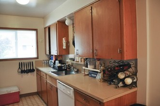 Walnut Court Apartments in Portland, OR - Building Photo - Interior Photo