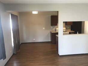 310 Farmingdale Cir in Vernon Hills, IL - Building Photo - Building Photo