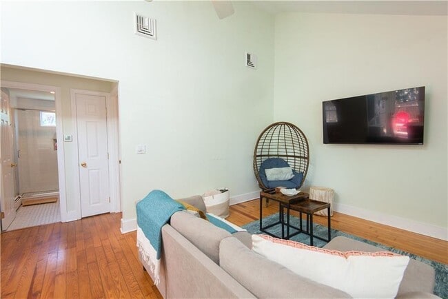 393 Aquidneck Ave