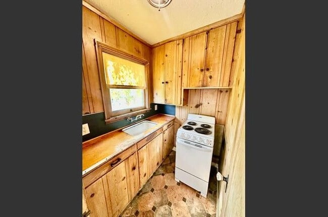 property at 387 N Glenn Ave