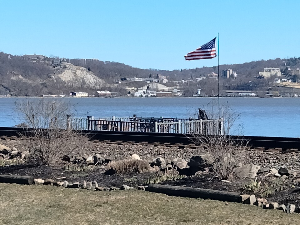 41 Old Route 9W in Tomkins Cove, NY - Building Photo