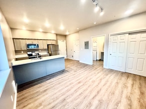 2330 Yakima Ct in Tacoma, WA - Building Photo - Building Photo