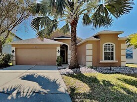 8415 Canterbury Lake Blvd in Tampa, FL - Building Photo