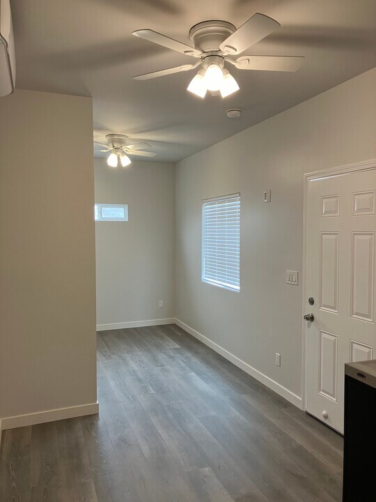12418 Oxnard St in North Hollywood, CA - Building Photo