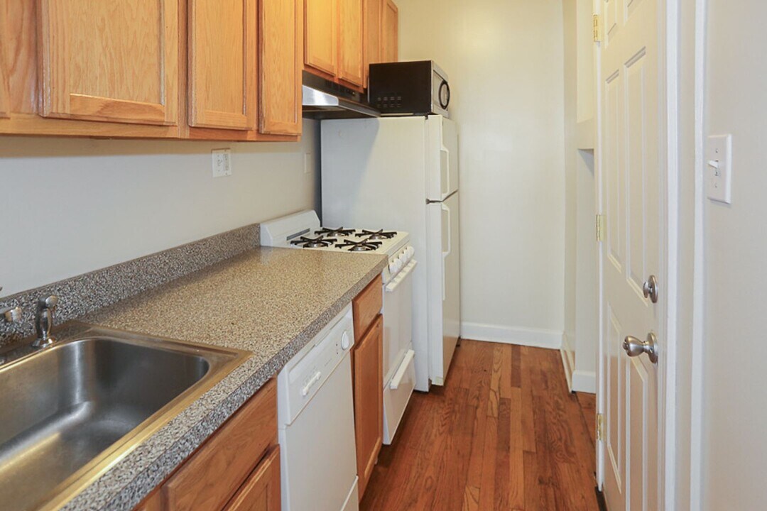 3915 N Pine Grove Ave, Unit 3W in Chicago, IL - Building Photo