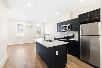 6830 Ridge Ave in Philadelphia, PA - Building Photo - Building Photo