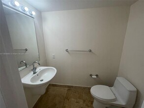 41 SE 5th St, Unit 914 in Miami, FL - Building Photo - Building Photo