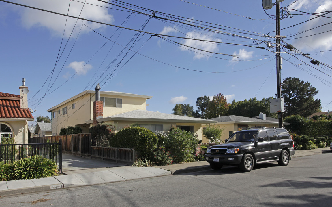 1459 Gordon St in Redwood City, CA - Building Photo