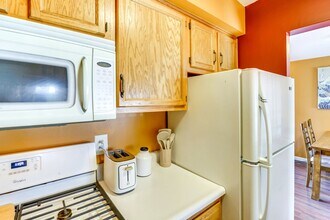 8941 Shawn Dr in Sterling Heights, MI - Foto de edificio - Building Photo