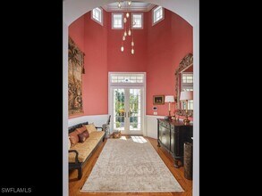 165 Broad Ave S in Naples, FL - Foto de edificio - Building Photo