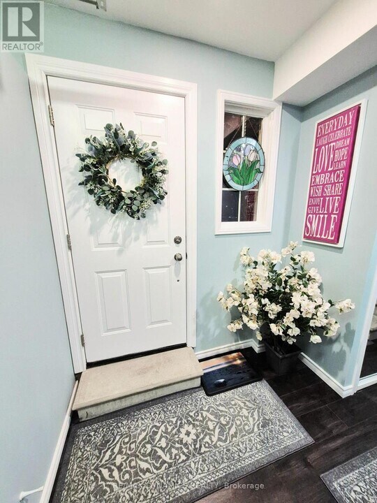 40 Stammers Dr in Ajax, ON - Building Photo