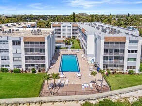 1502 S Lakeside Dr, Unit 301N in Lake Worth Beach, FL - Building Photo - Building Photo