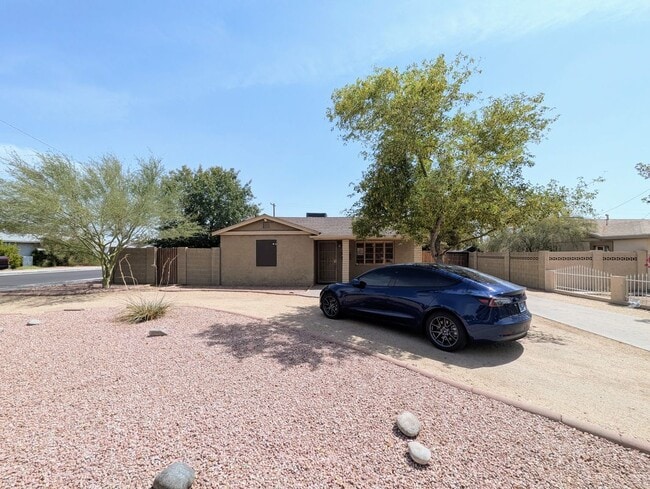 property at 2443 E Earll Dr