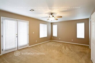 8168 Lone Boulder St in Las Vegas, NV - Foto de edificio - Building Photo