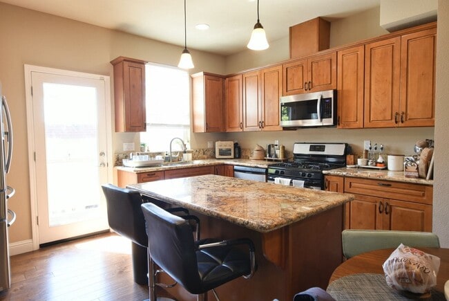 294 La Pala Dr in San Jose, CA - Building Photo - Building Photo
