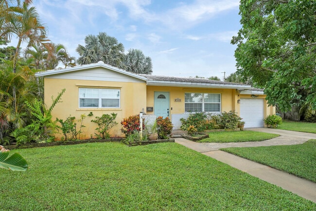 744 W Ilex Dr in West Palm Beach, FL - Building Photo - Building Photo