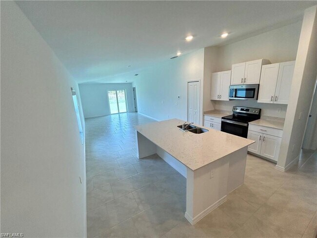 7116 Ponderosa Pne Dr in Ft. Myers, FL - Building Photo - Building Photo