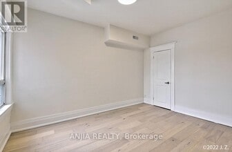812 Logan Ave in Toronto, ON - Building Photo - Building Photo