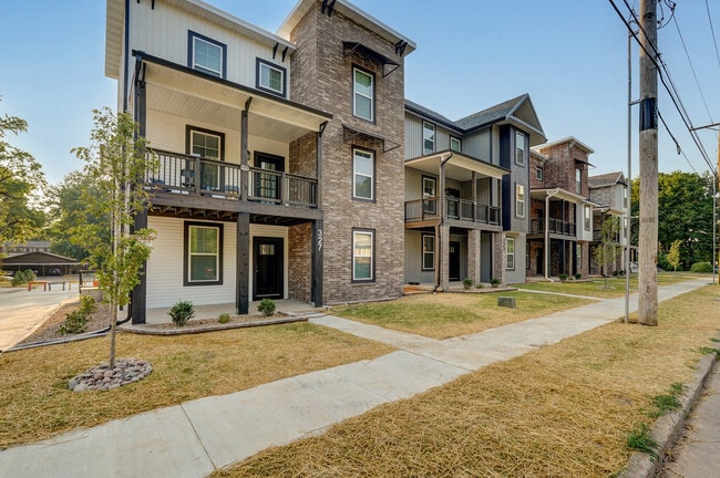 319 S Florence Ave, Unit A in Springfield, MO - Building Photo - Building Photo