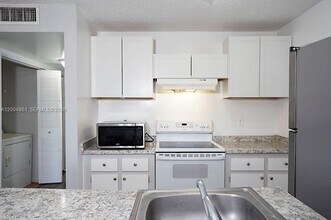 1727 Meadows Cir W, Unit 1727 in Boynton Beach, FL - Foto de edificio - Building Photo