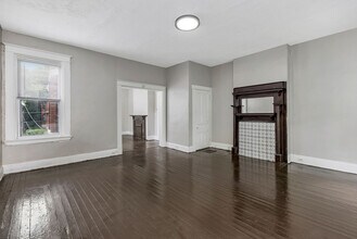 2018 Burnet Ave, Unit 2 in Cincinnati, OH - Building Photo - Building Photo