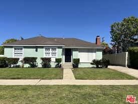 8112 Loyola Blvd in Los Angeles, CA - Building Photo