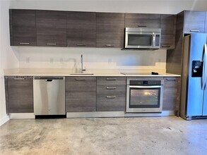 151 SE 1st St, Unit 506 in Miami, FL - Building Photo - Building Photo