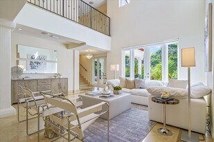 541 S Mashta Dr in Key Biscayne, FL - Building Photo