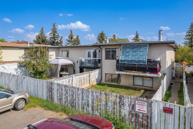 1403 44 St SE in Calgary, AB - Building Photo - Building Photo