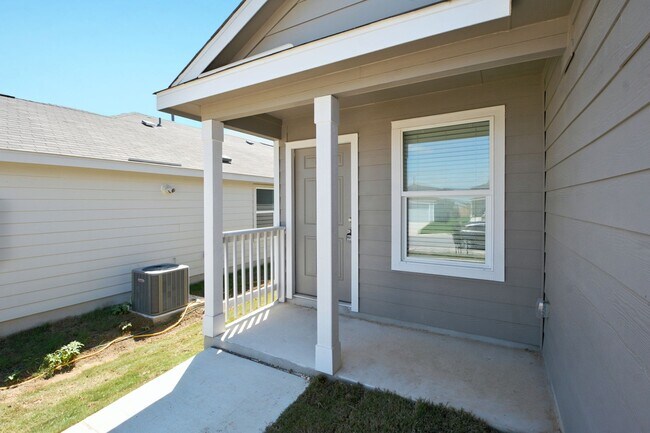 766 Tulsa Trl in New Braunfels, TX - Building Photo - Building Photo