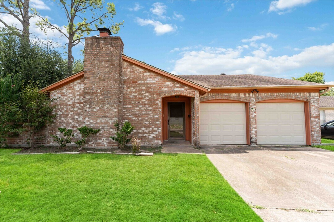9134 Gustine Ln in Houston, TX - Foto de edificio