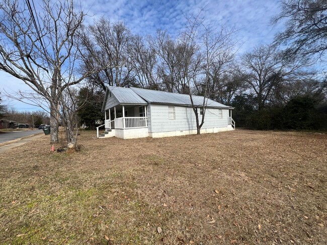 2409 T.Y. Rogers Jr Ave in Tuscaloosa, AL - Foto de edificio - Building Photo