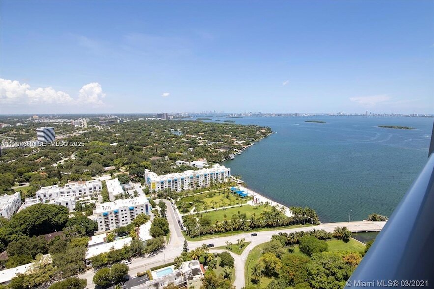 601 NE 36th St, Unit 3101 in Miami, FL - Building Photo