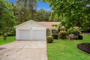1492 Chaseway Cir in Powder Springs, GA - Building Photo