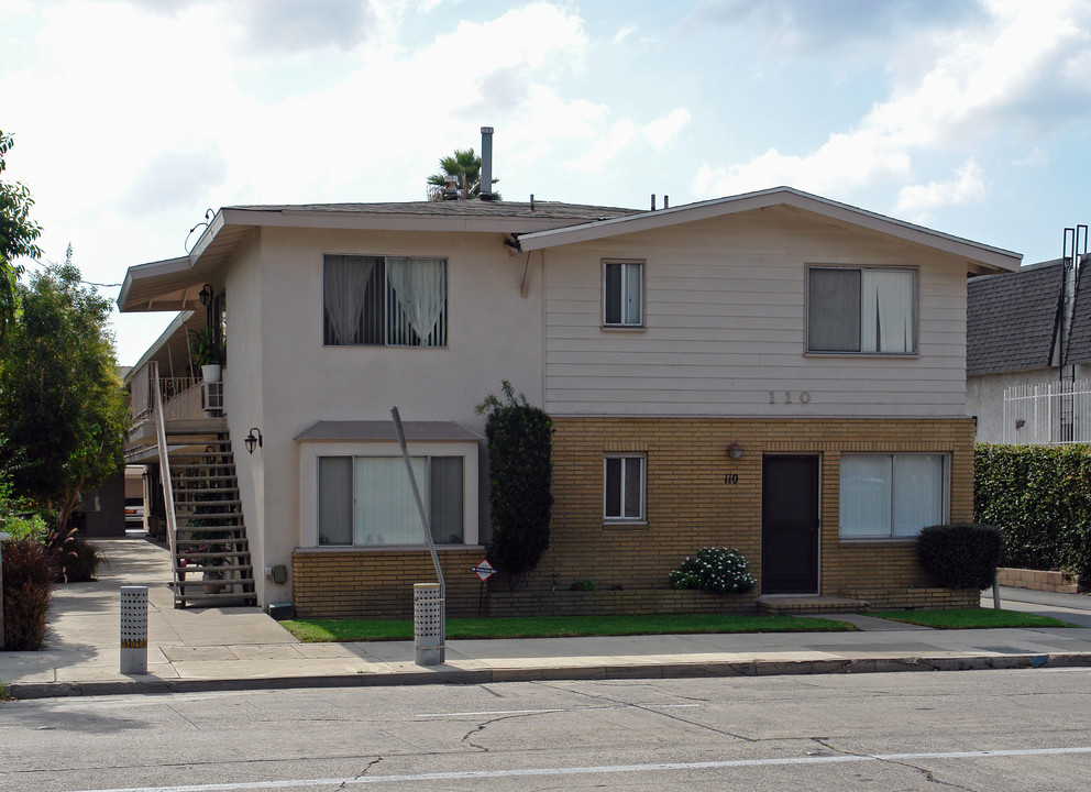 110 W Santa Clara Ave in Santa Ana, CA - Building Photo