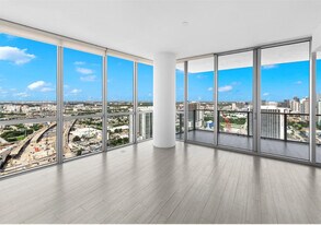 460 NE 28th St in Miami, FL - Building Photo