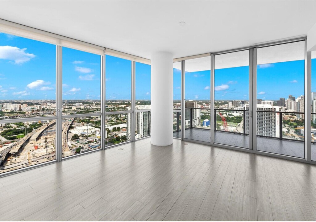 460 NE 28th St in Miami, FL - Building Photo