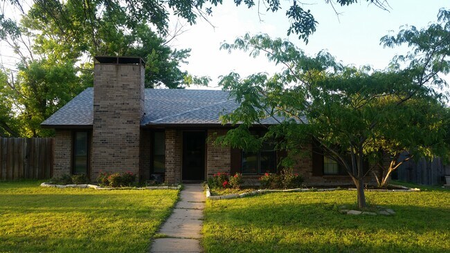 2501 Majestic Dr in Plano, TX - Building Photo - Building Photo