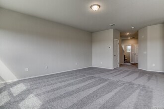 10004 Abrams Vw in Converse, TX - Foto de edificio - Building Photo
