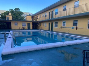 1975 NE 135th St in North Miami, FL - Building Photo - Building Photo