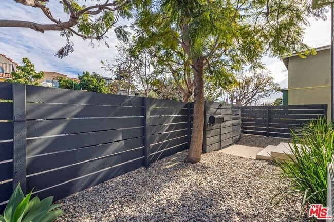 219 3rd Ave in Los Angeles, CA - Building Photo - Building Photo