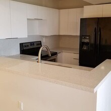 8075 NW 7th St in Miami, FL - Building Photo - Building Photo