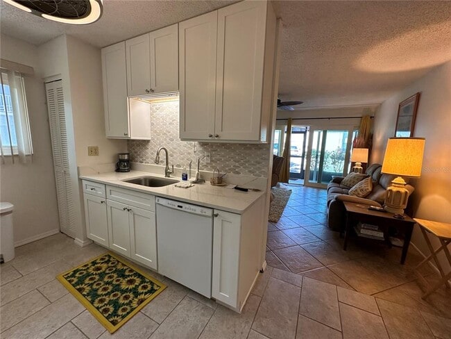 2950 Clark Rd in Sarasota, FL - Building Photo - Building Photo