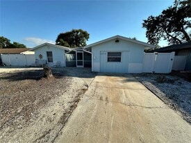 6213 33rd Ave Cir W in Bradenton, FL - Building Photo