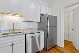 73 W Main St in Clinton, CT - Building Photo - Building Photo