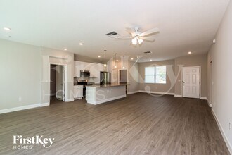 216 Titan Rd SE in Palm Bay, FL - Foto de edificio - Building Photo